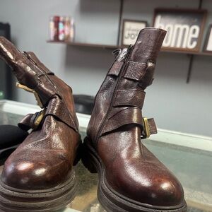 Woman’s Emanuel Crasto Brown Leather Boots